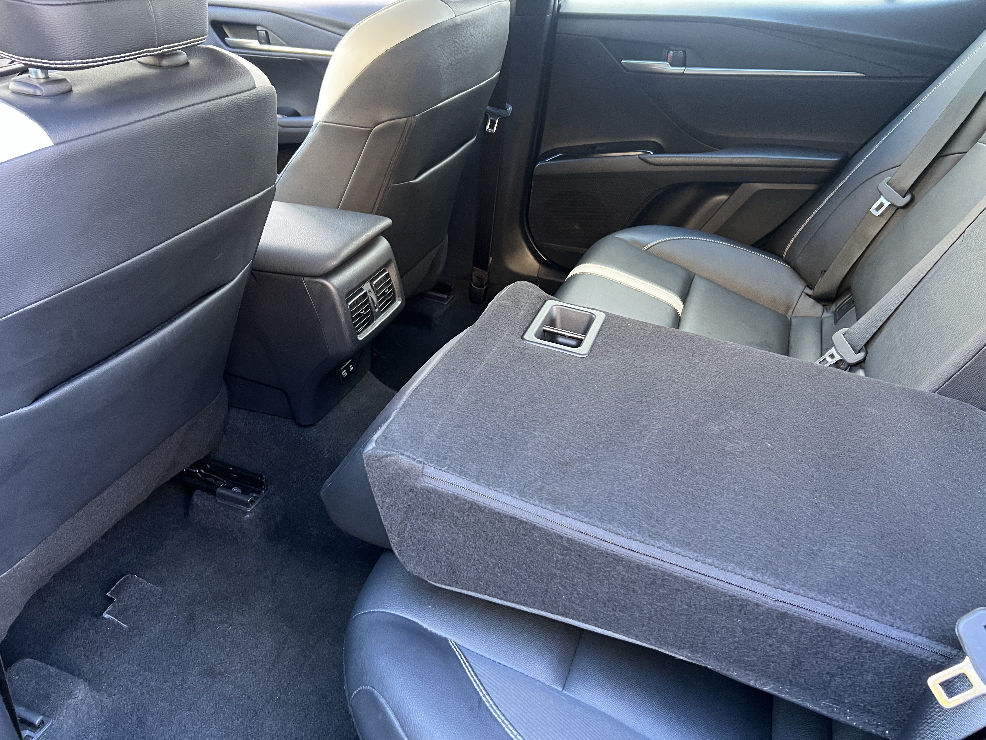 Used 2025 Toyota Camry SE FWD image 15
