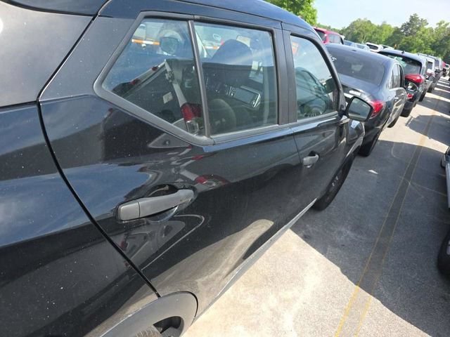 Used 2022 Nissan Kicks S FWD image 4