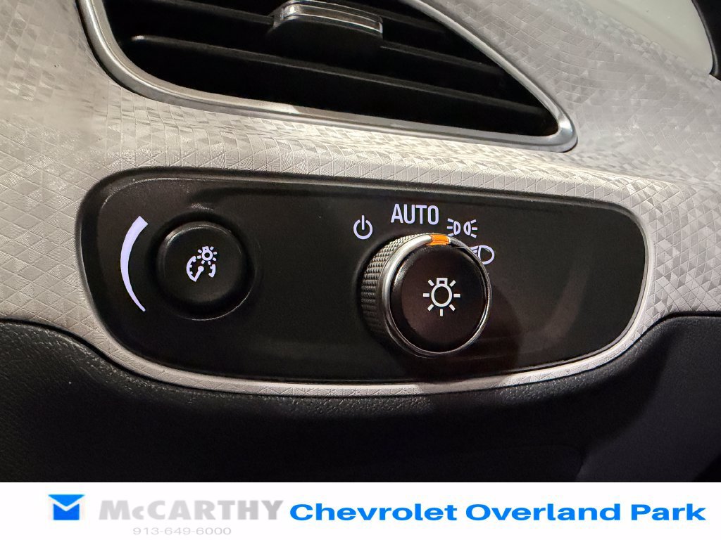 Used 2021 Chevrolet Bolt Premier w/ Infotainment Package FWD image 17
