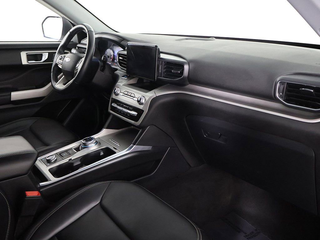 Used 2022 Ford Explorer XLT w/ Equipment Group 202A image 29