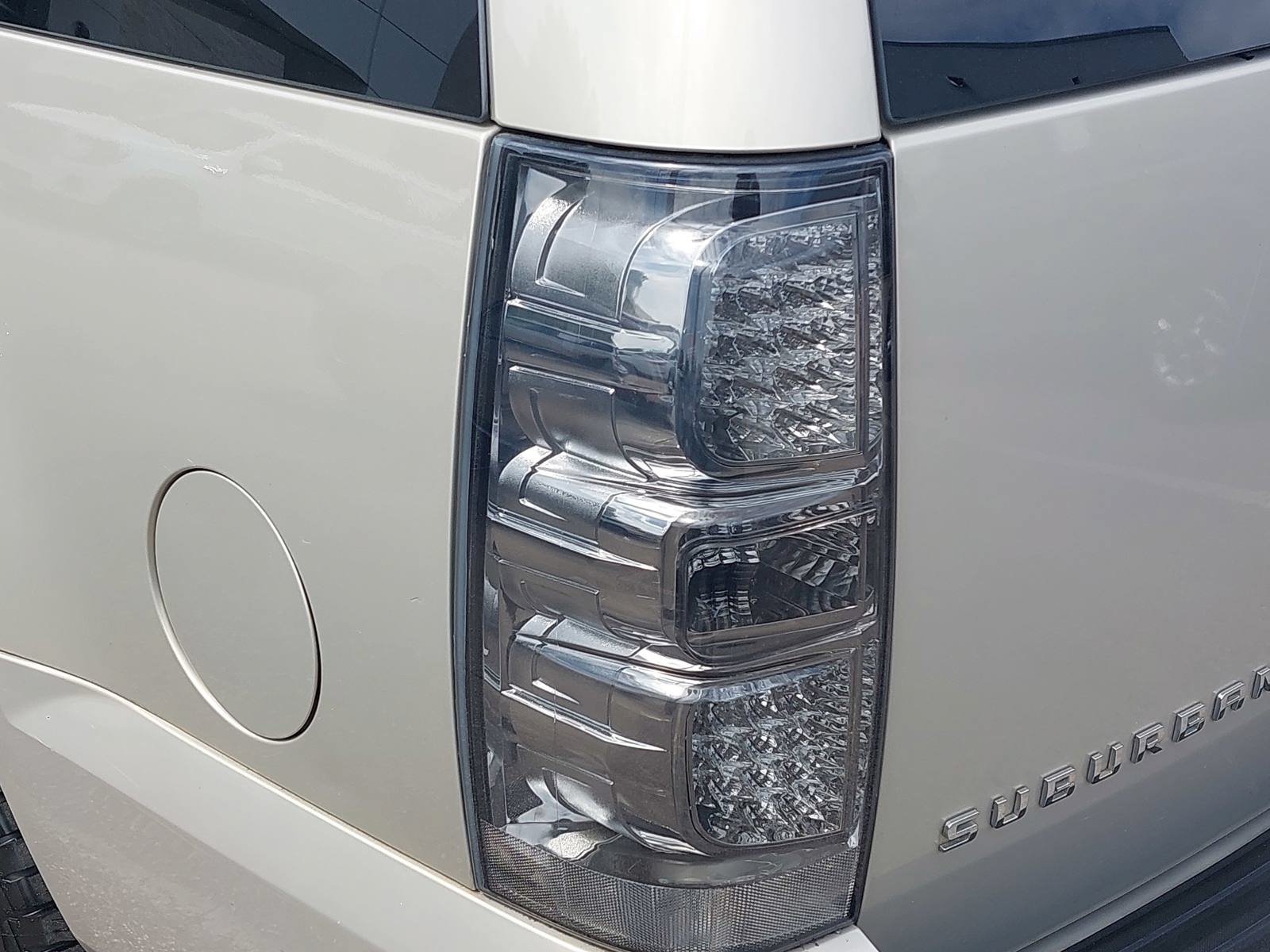 Used 2010 Chevrolet Suburban LS RWD image 29