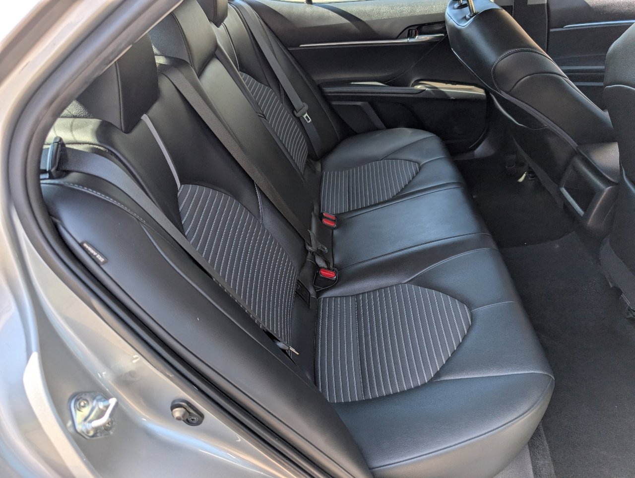 Used 2023 Toyota Camry SE image 5