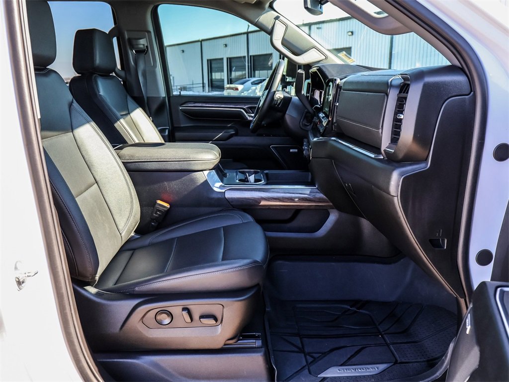 Used 2024 Chevrolet Silverado 2500 LTZ w/ LTZ Plus Package image 16