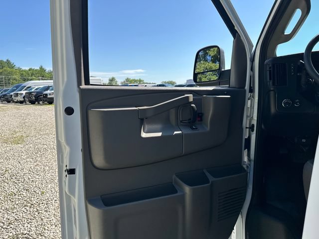 Certified 2025 GMC Savana 2500 w/ Driver Convenience Package RWD image 17