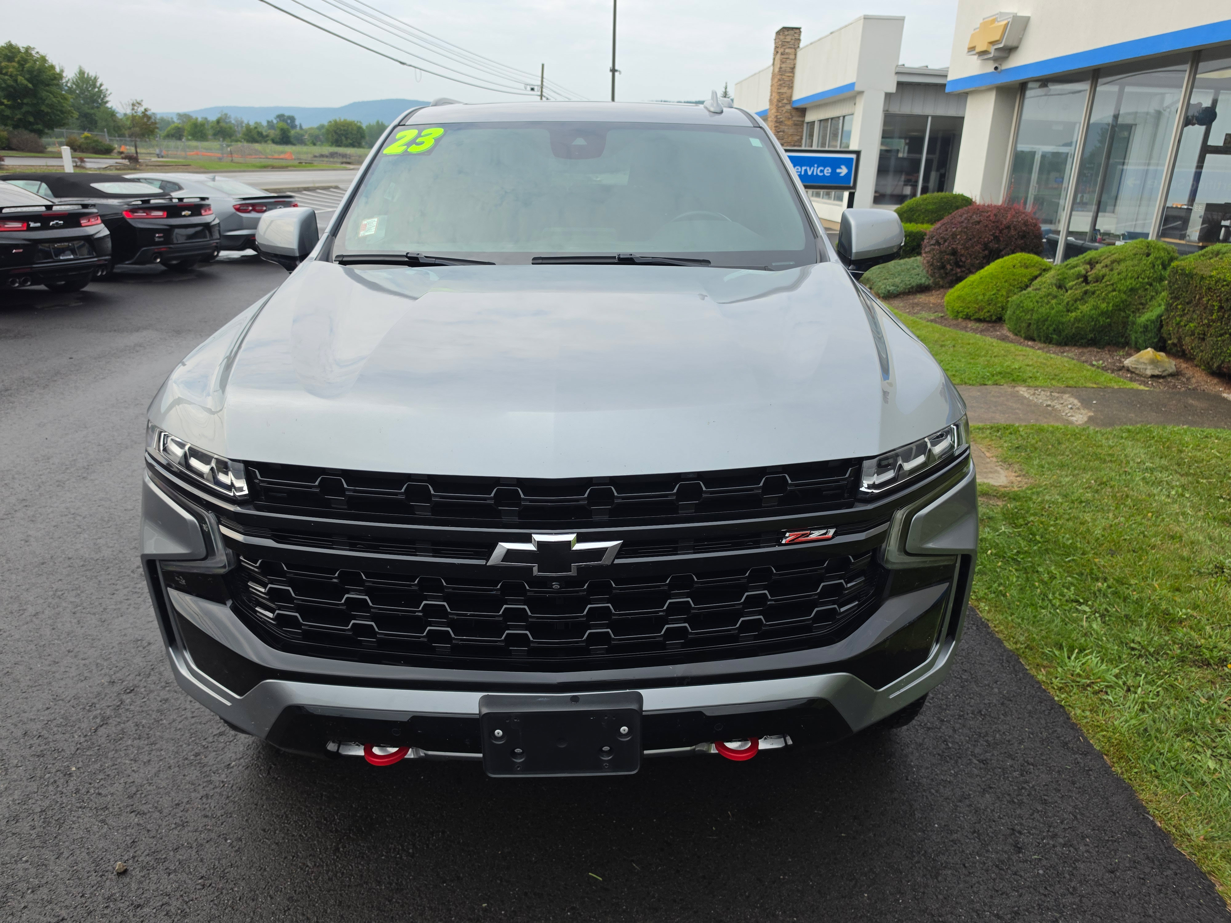 Used 2023 Chevrolet Suburban Z71 w/ Luxury Package AWD/4WD image 8