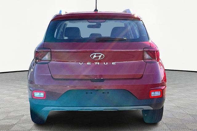 Used 2023 Hyundai Venue Limited image 6