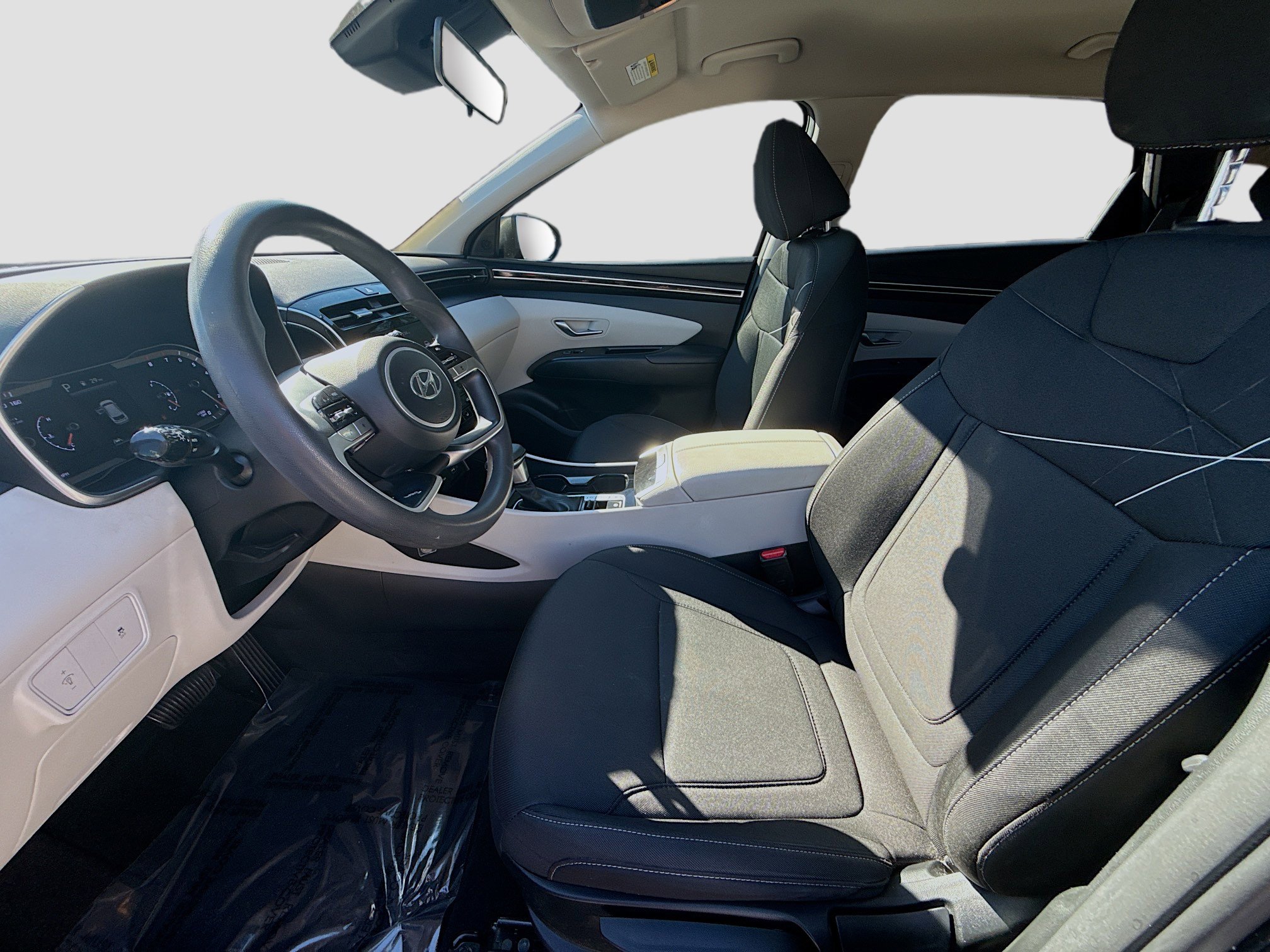 Used 2023 Hyundai Tucson SE image 16