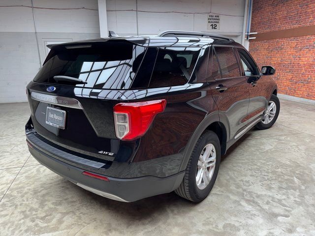 Used 2022 Ford Explorer XLT w/ Equipment Group 202A image 5