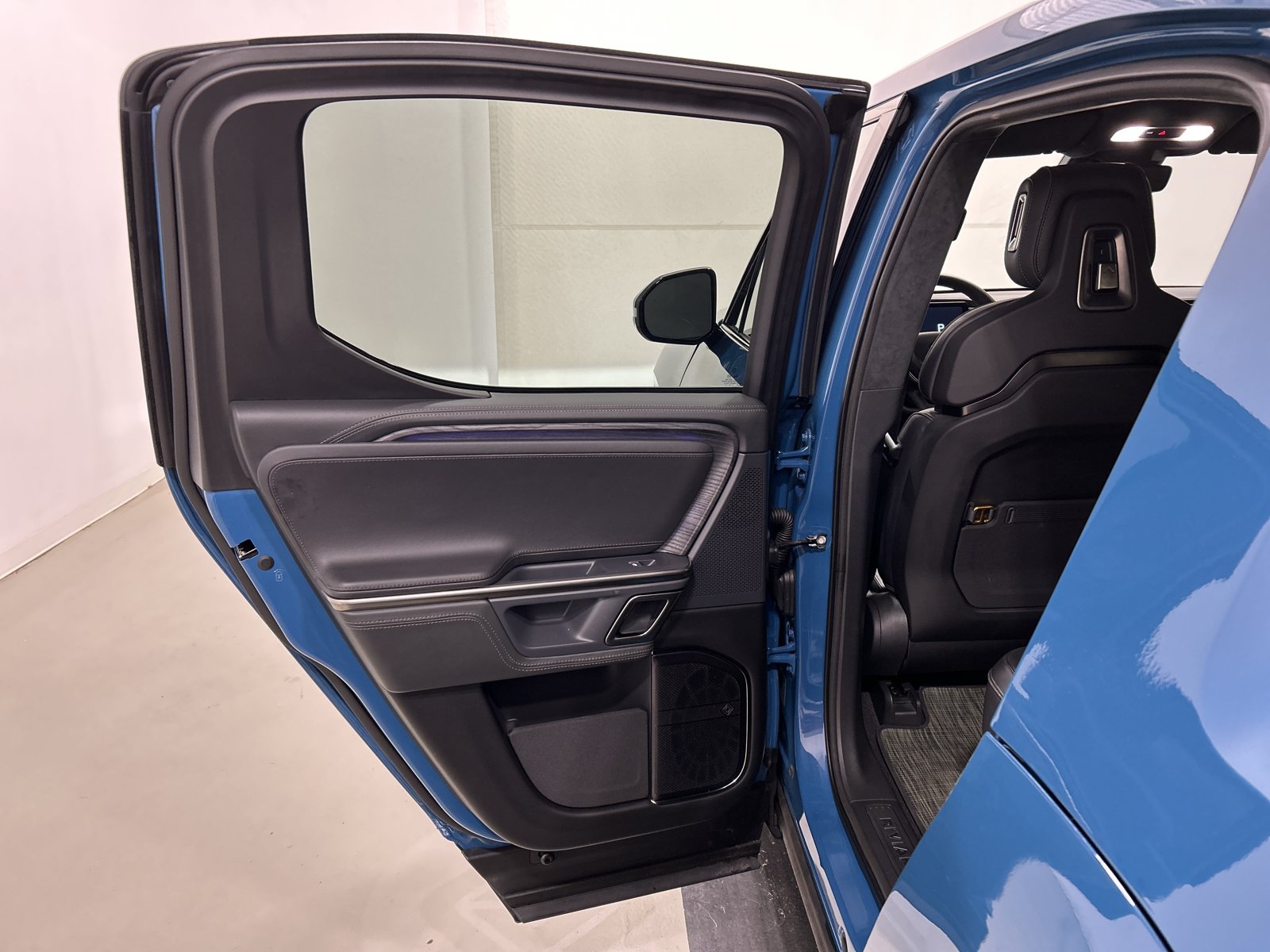 Used 2024 Rivian R1T Adventure AWD/4WD image 17