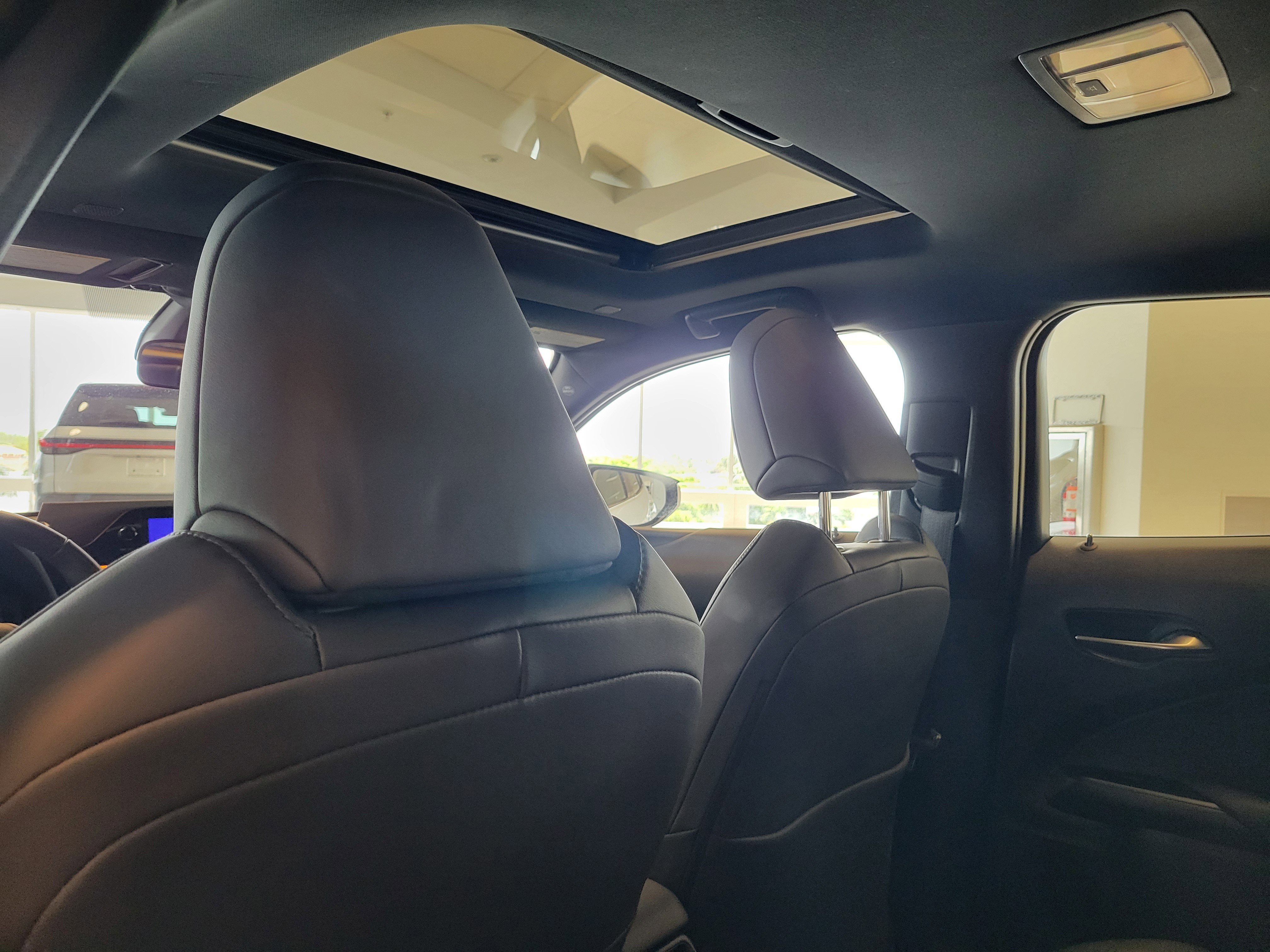 Used 2025 Lexus UX 300h FWD image 17