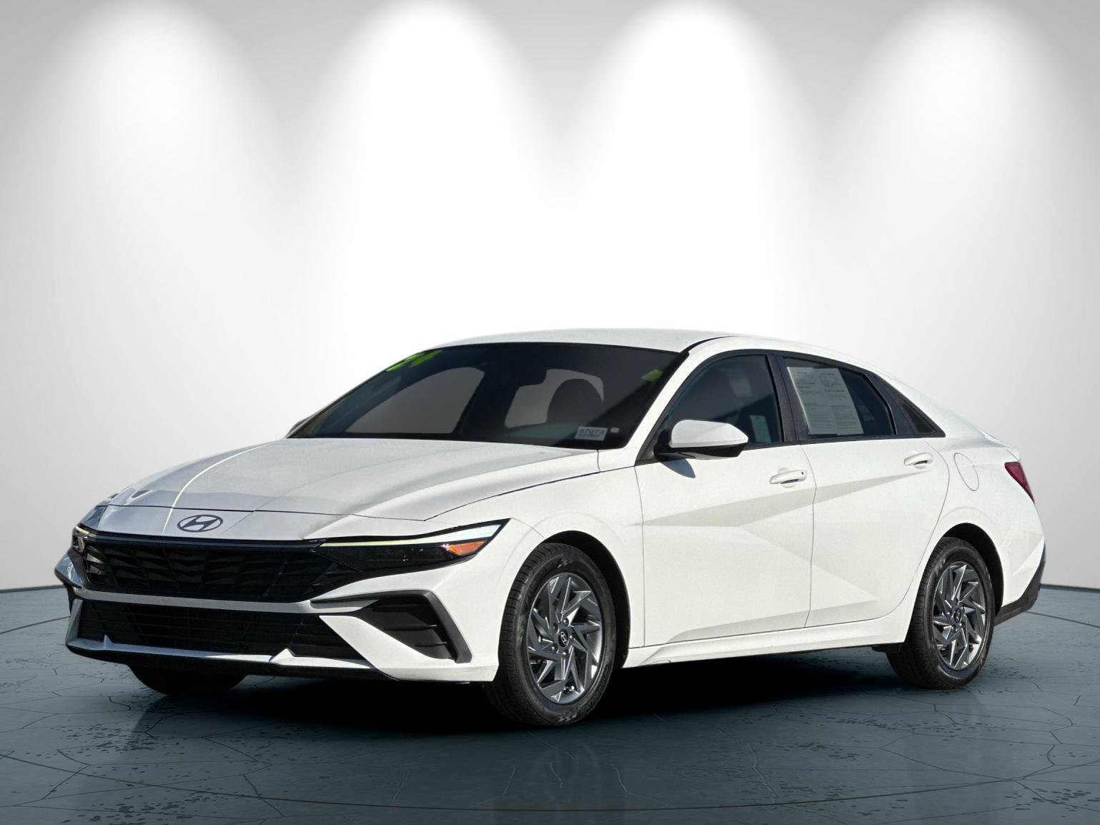 Used 2024 Hyundai Elantra SEL FWD image 8