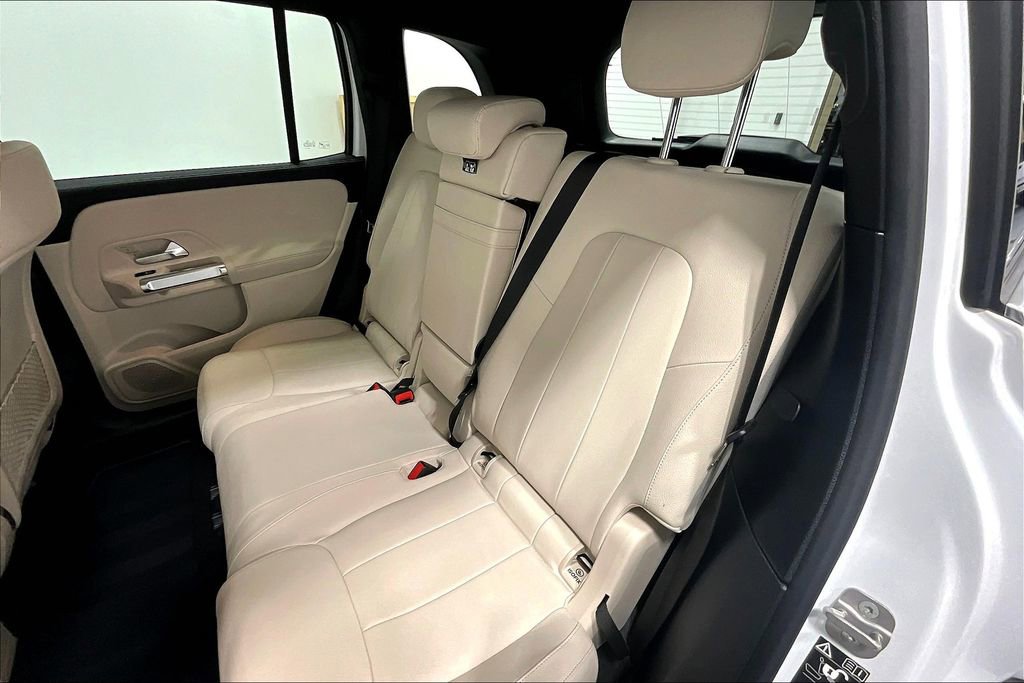 Used 2025 Mercedes-Benz GLB 250 image 35