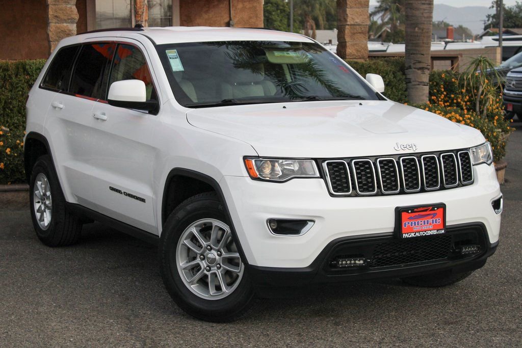 Used 2020 Jeep Grand Cherokee Laredo image 2