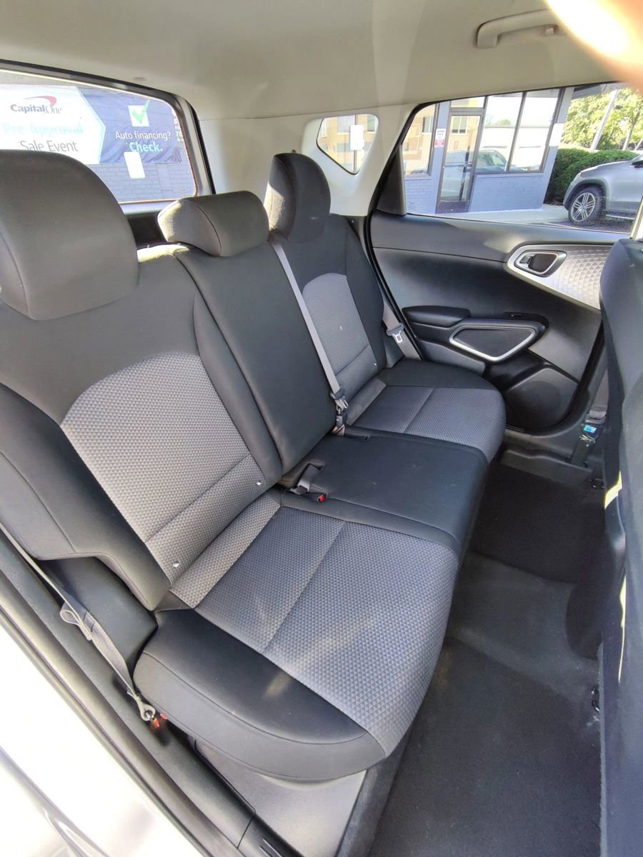 Used 2022 Kia Soul LX image 16