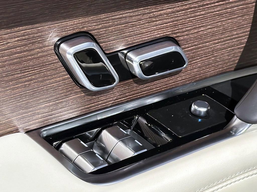 New 2026 Land Rover Range Rover SE image 17