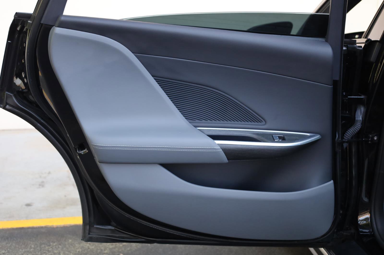 Used 2025 Lucid Air Touring AWD/4WD image 18