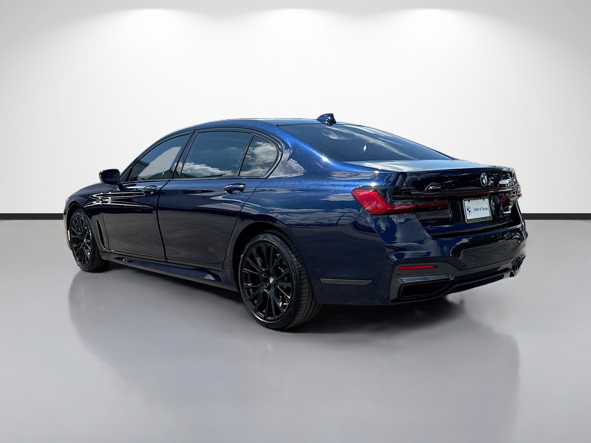 Used 2022 BMW 750i xDrive w/ Executive Package AWD/4WD image 5
