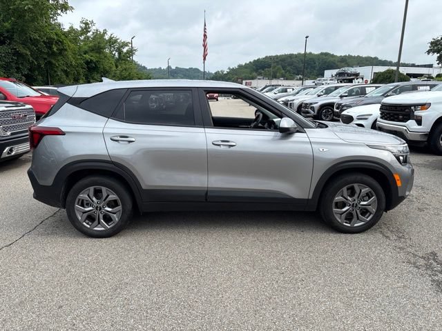 Used 2024 Kia Seltos LX AWD/4WD image 6
