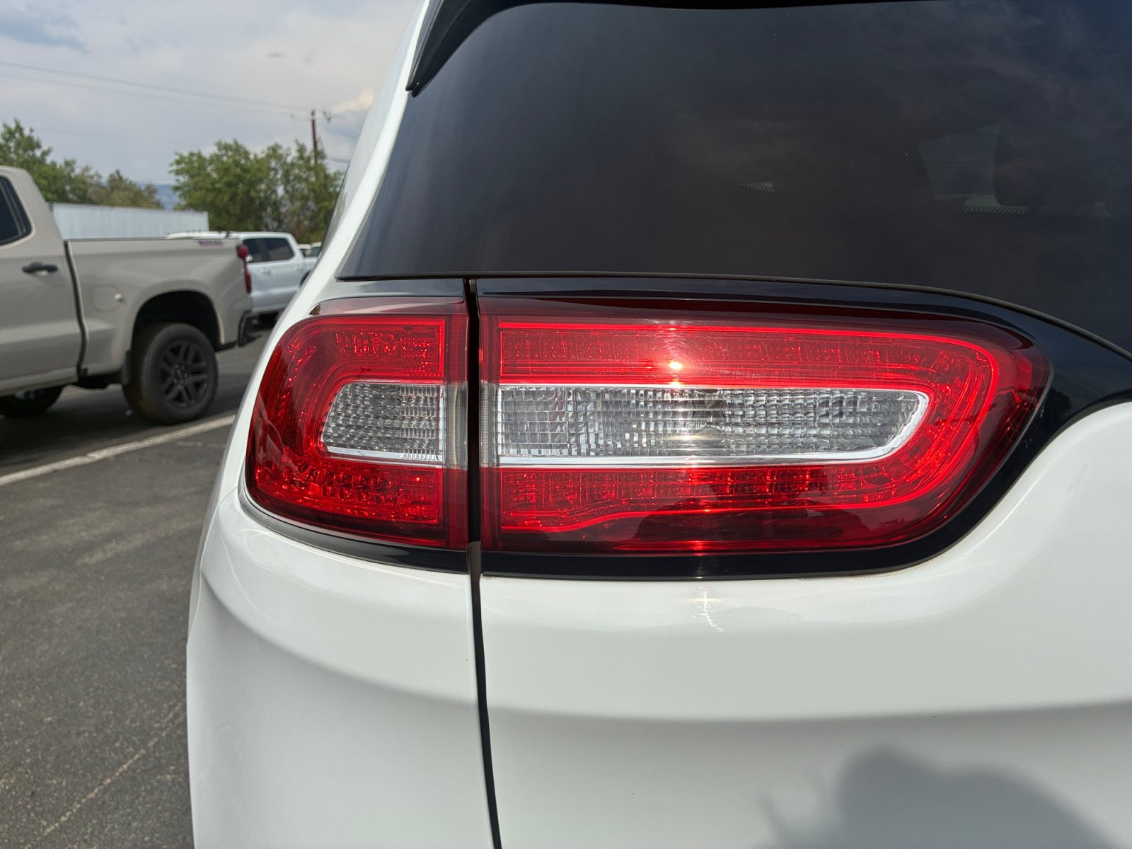 Used 2017 Jeep Cherokee Sport FWD image 25