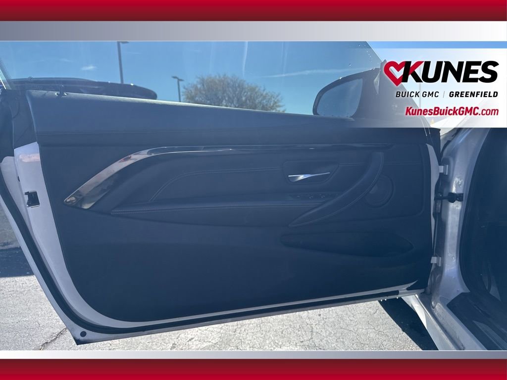 Used 2018 BMW M4 Convertible image 36