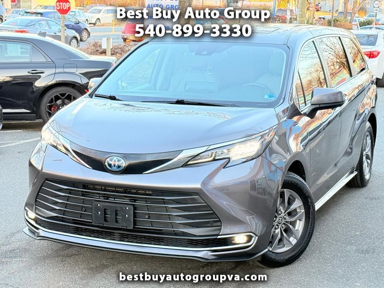 Used 2022 Toyota Sienna XLE image 1