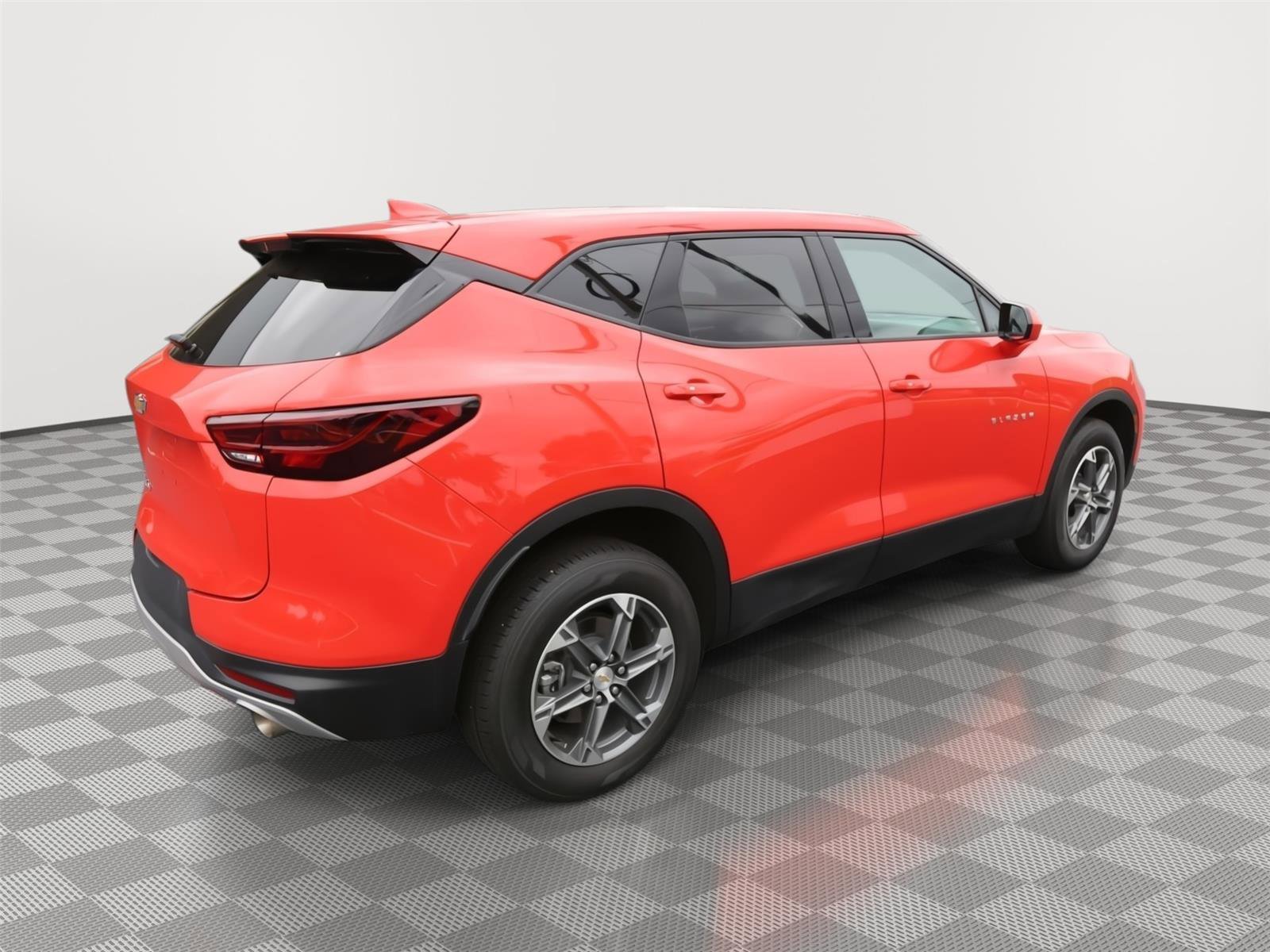 Used 2025 Chevrolet Blazer LT image 4