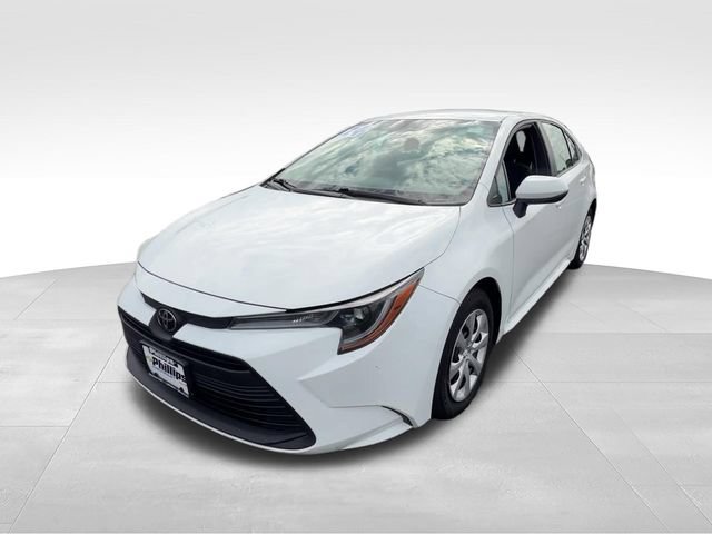Used 2024 Toyota Corolla LE FWD image 2