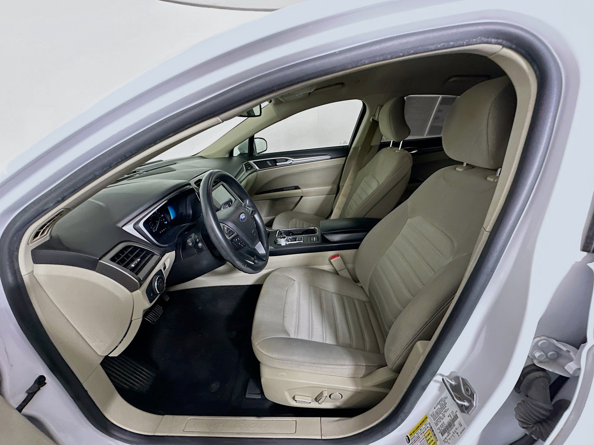 Used 2019 Ford Fusion SE image 13