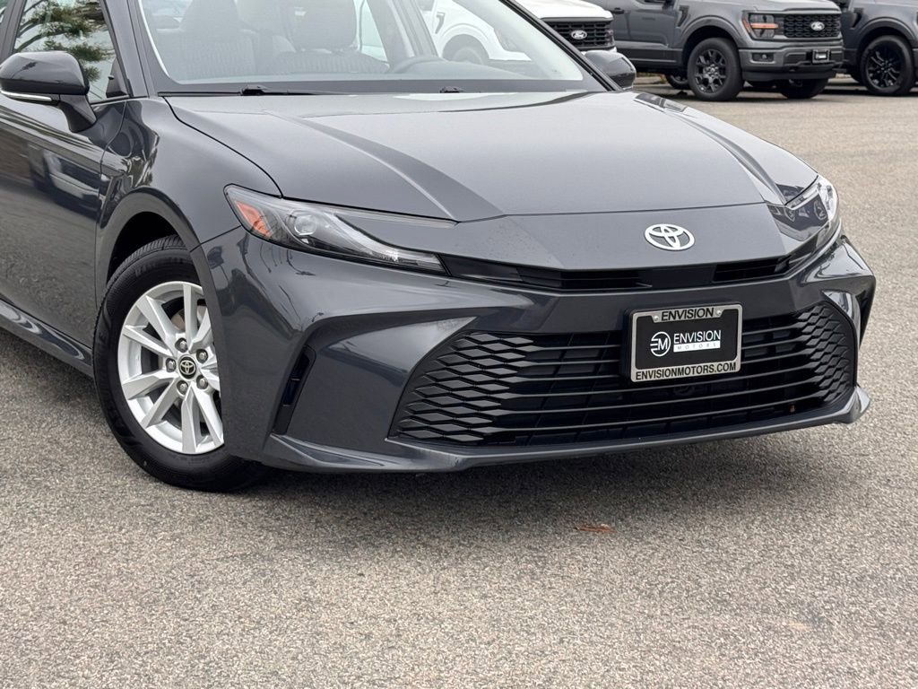 Used 2025 Toyota Camry LE image 3