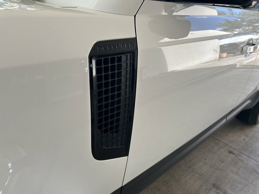 Used 2024 Land Rover Defender 110 S image 16