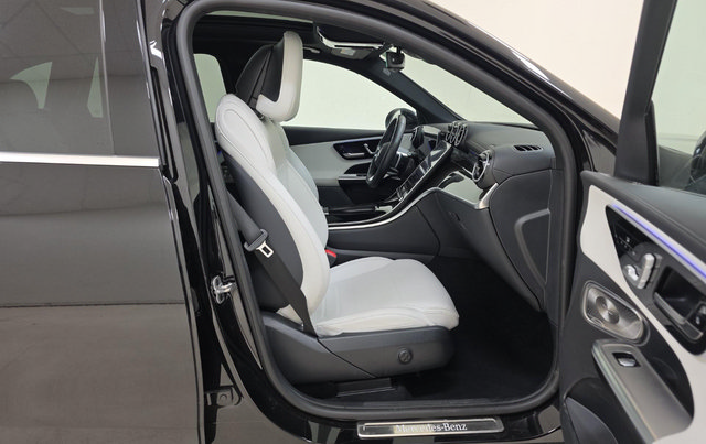 Used 2024 Mercedes-Benz GLC 300 4MATIC w/ AMG Line image 6