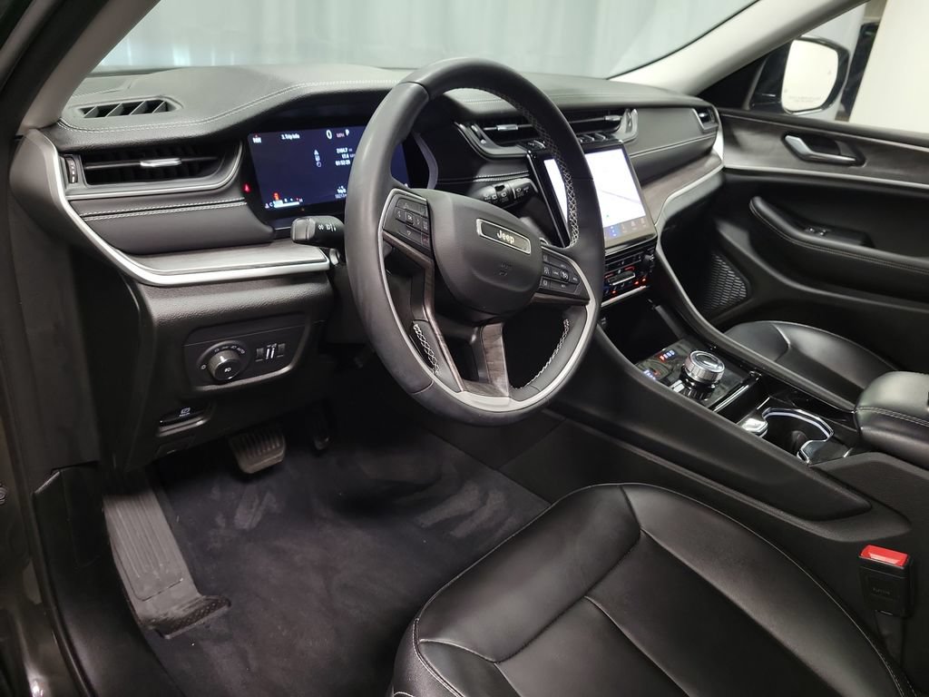 Used 2023 Jeep Grand Cherokee L Limited AWD/4WD image 16