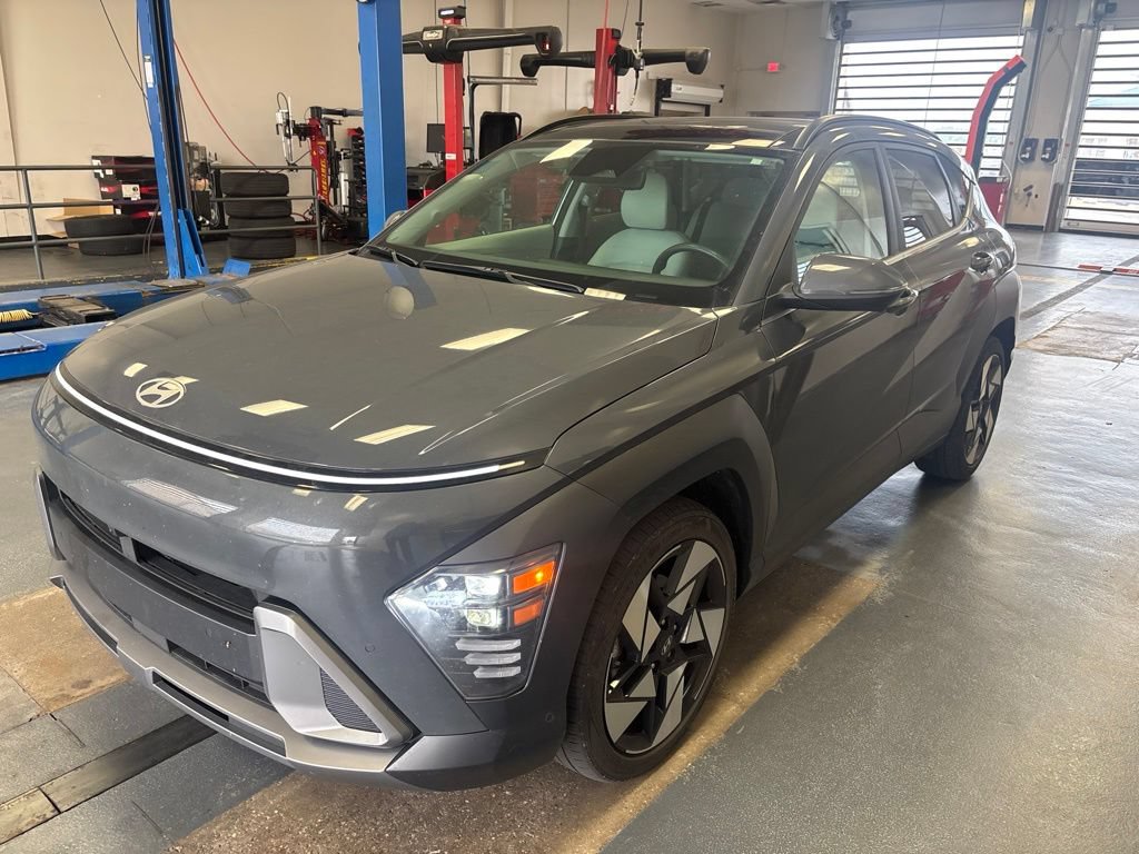 Used 2024 Hyundai Kona Limited FWD image 2