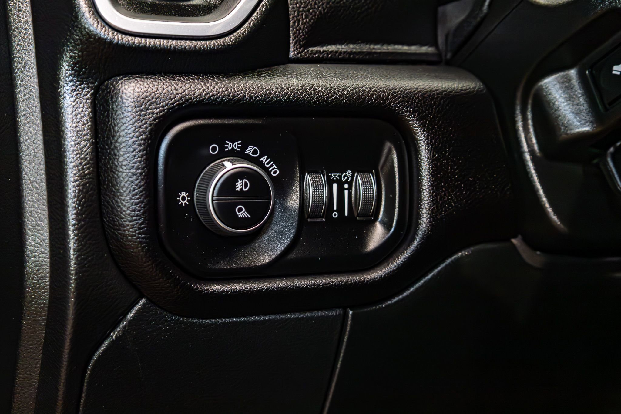 Used 2025 RAM 2500 Laramie w/ Night Edition AWD/4WD image 18