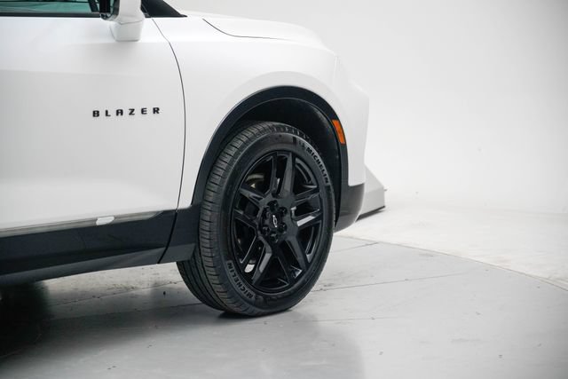 Used 2023 Chevrolet Blazer RS w/ Enhanced Convenience Package FWD image 8
