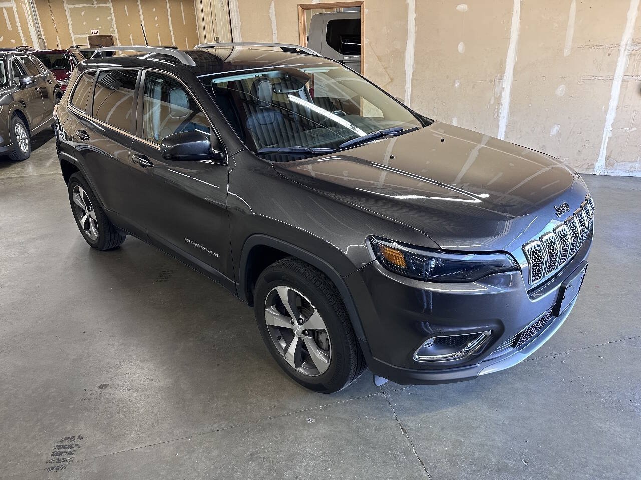 Used 2020 Jeep Cherokee Limited AWD/4WD image 2