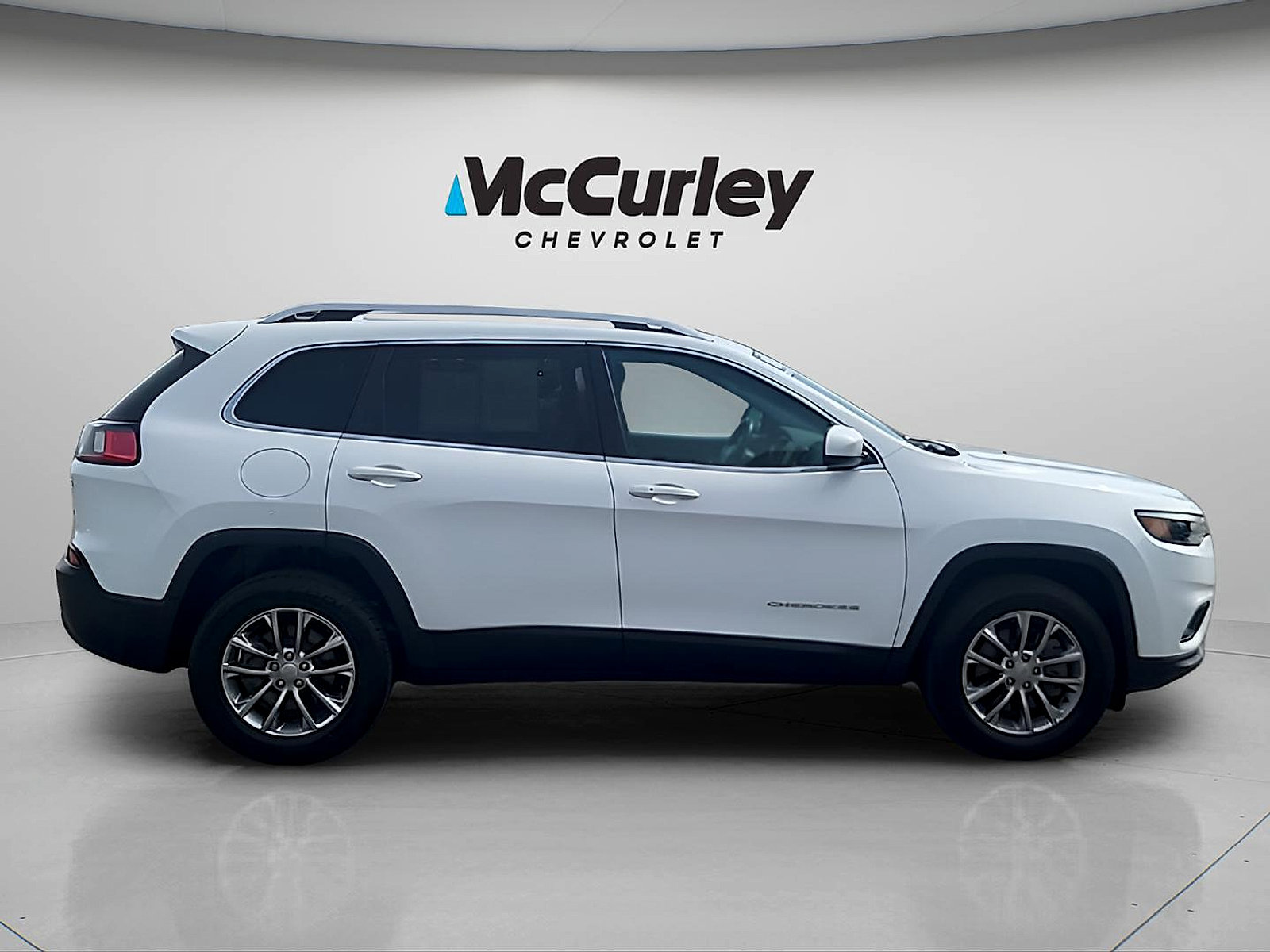 Used 2019 Jeep Cherokee Latitude Plus w/ Comfort/Convenience Group AWD/4WD image 8