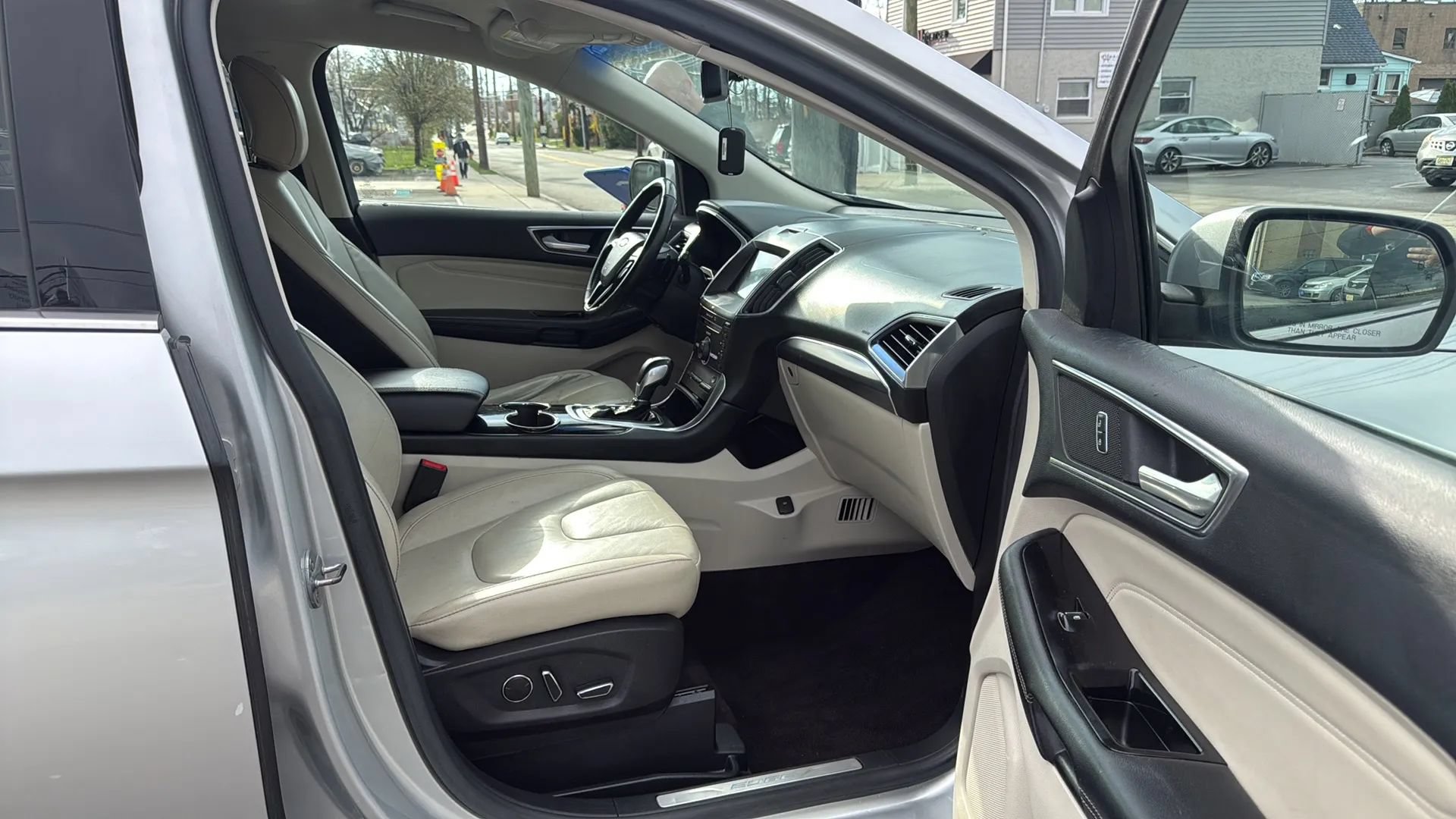 Used 2016 Ford Edge Titanium w/ Technology Package AWD/4WD image 25