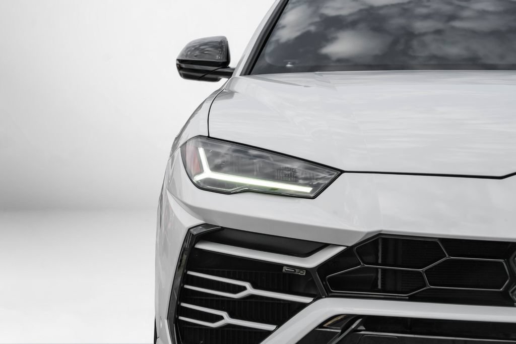 Used 2022 Lamborghini Urus AWD/4WD image 57