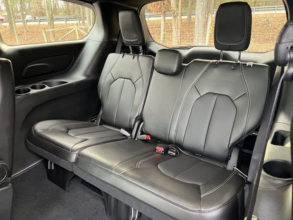 Used 2026 Chrysler Pacifica Select image 19