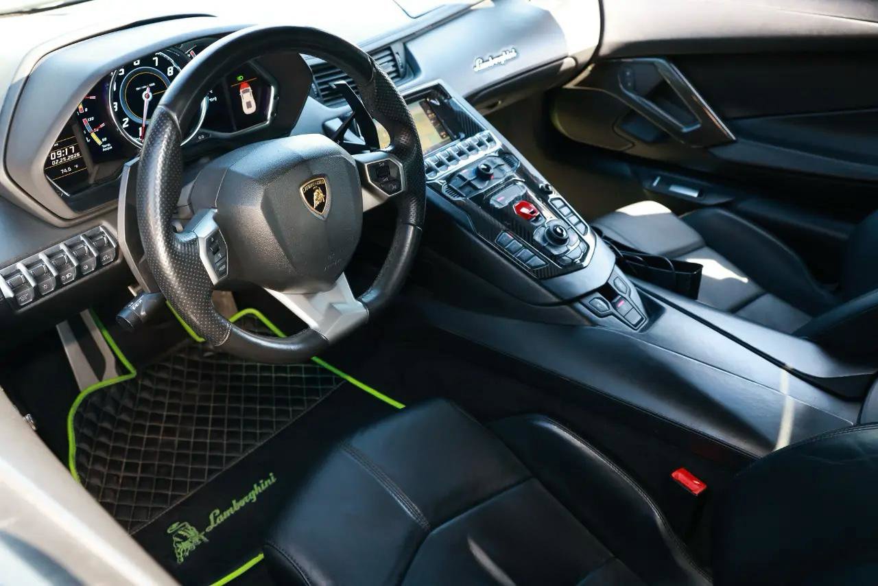 Used 2012 Lamborghini Aventador LP 700-4 image 5