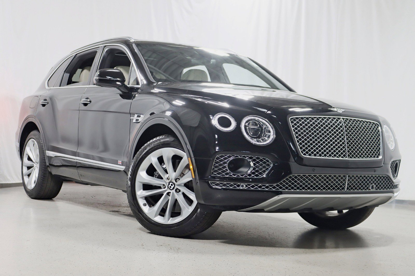 Used 2017 Bentley Bentayga image 7