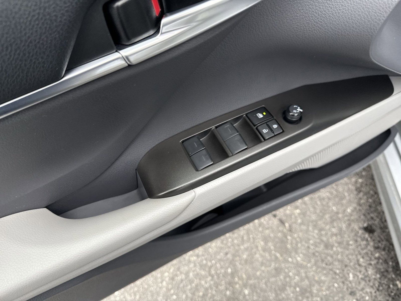 Used 2024 Toyota Camry SE image 14