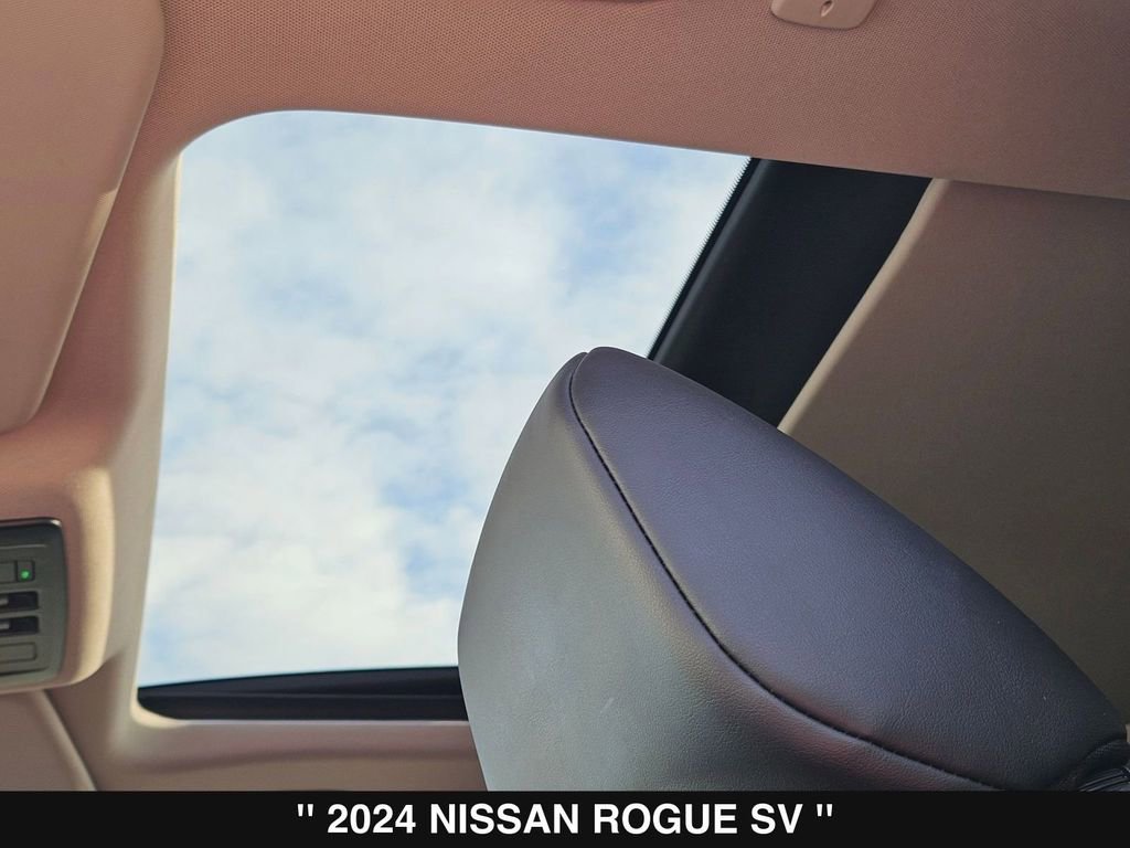 Used 2024 Nissan Rogue SV w/ SV Premium Package image 40