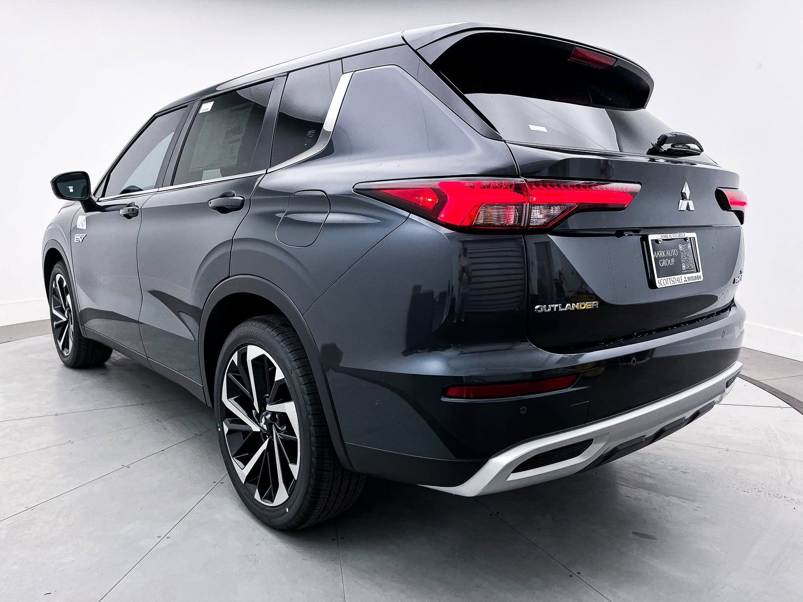 New 2025 Mitsubishi Outlander SE image 4