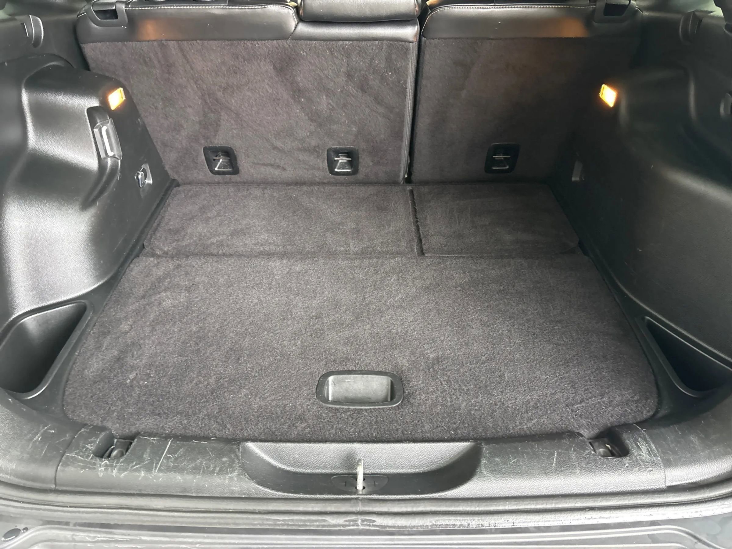 Used 2017 Jeep Cherokee Limited image 16