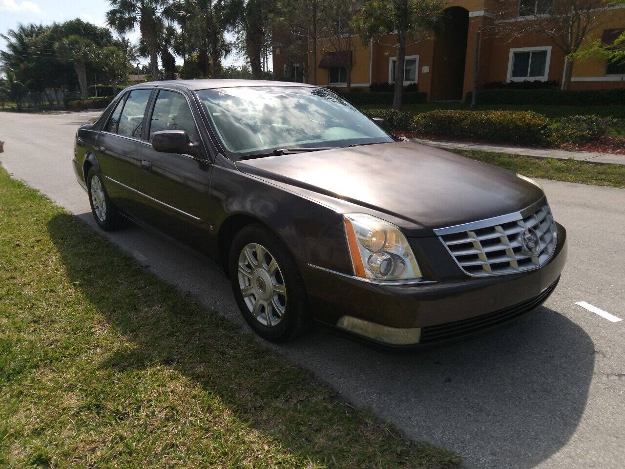 Used 2009 Cadillac DTS FWD image 6