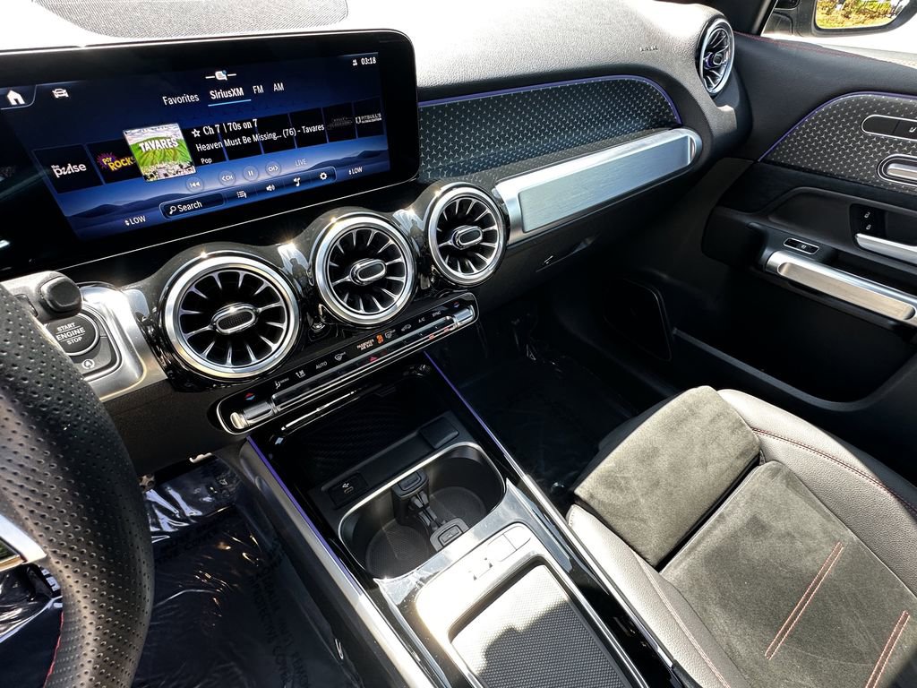 Used 2025 Mercedes-Benz GLB 250 image 32