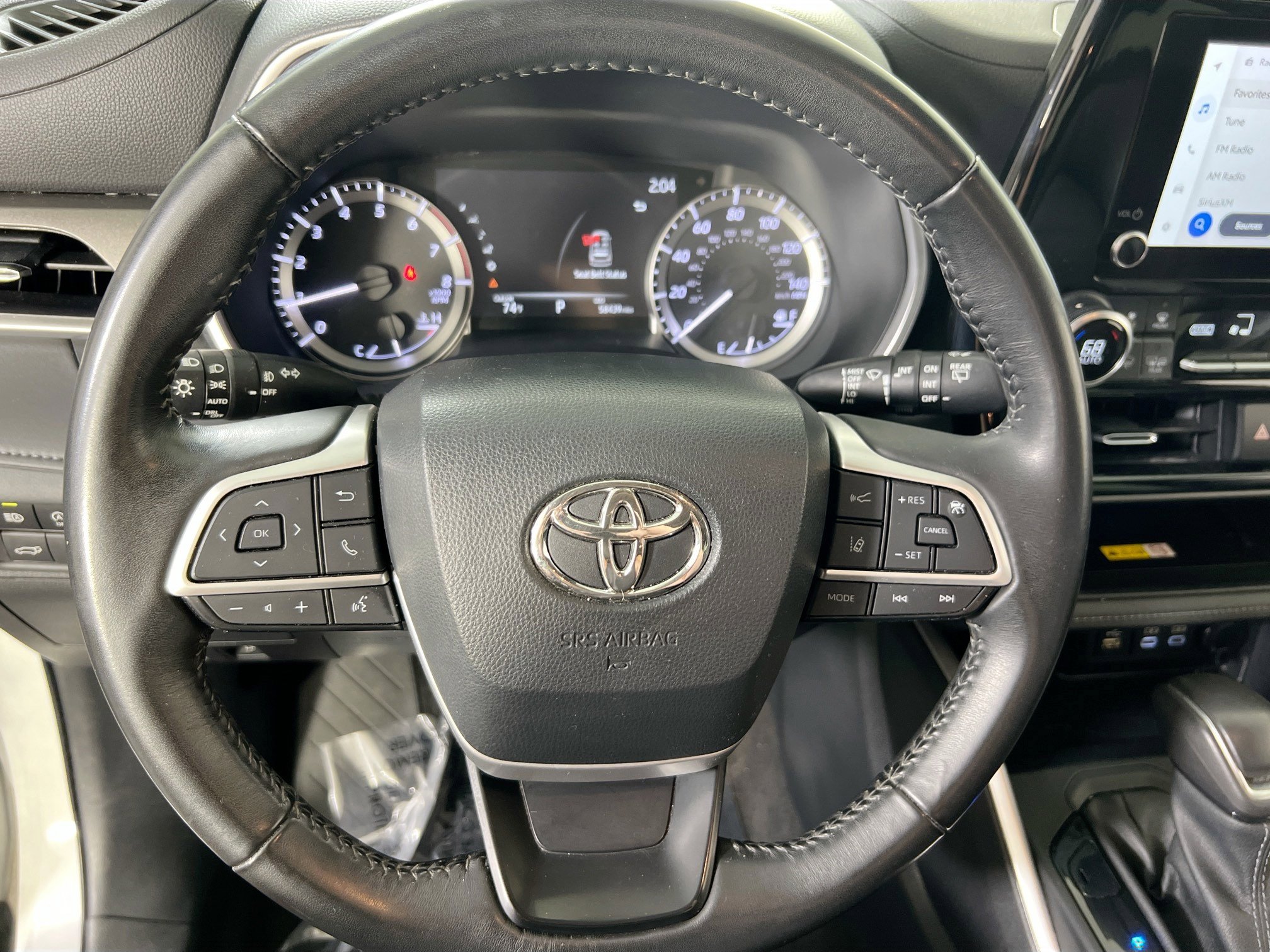 Used 2023 Toyota Highlander XLE image 11