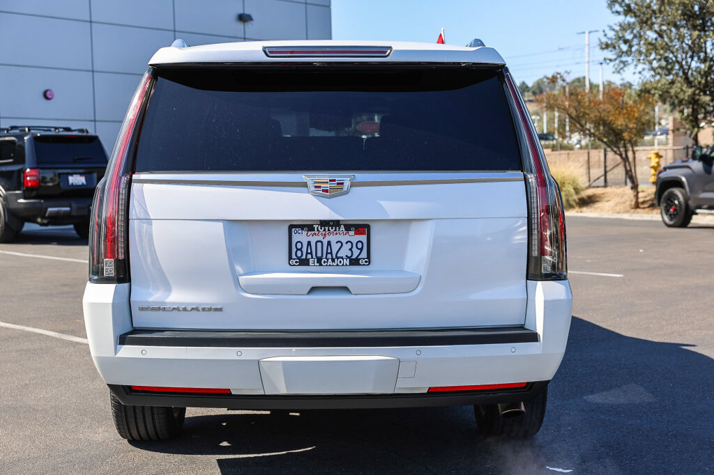 Used 2017 Cadillac Escalade ESV Platinum RWD image 28